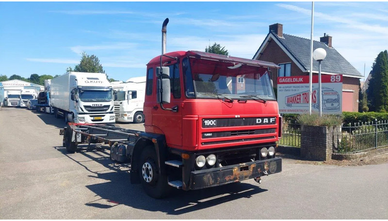 DAF 1900 4X2 HOLLAND TUCK FULL STEEL SUSPENSION MANUAL GEARBOX - משאית עם שלדת תא: תמונה 3 DAF 1900 4X2 HOLLAND TUCK FULL STEEL SUSPENSION MANUAL GEARBOX - משאית עם שלדת תא: תמונה 3