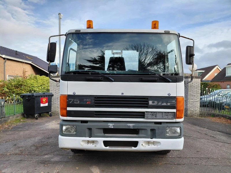 DAF 75.240 Manual Steel Suspension - משאית עם שלדת תא: תמונה 3 DAF 75.240 Manual Steel Suspension - משאית עם שלדת תא: תמונה 3