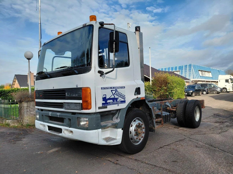 DAF 75.240 Manual Steel Suspension - משאית עם שלדת תא: תמונה 1 DAF 75.240 Manual Steel Suspension - משאית עם שלדת תא: תמונה 1