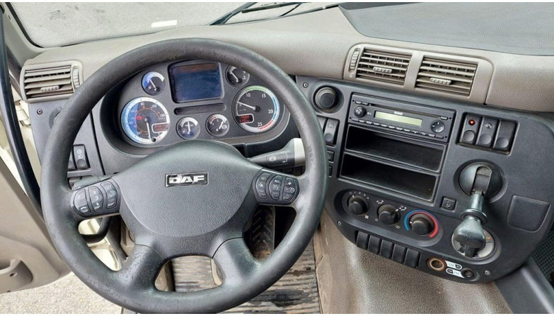 Interior photo 2: יחידת טרקטור DAF CF 85.410