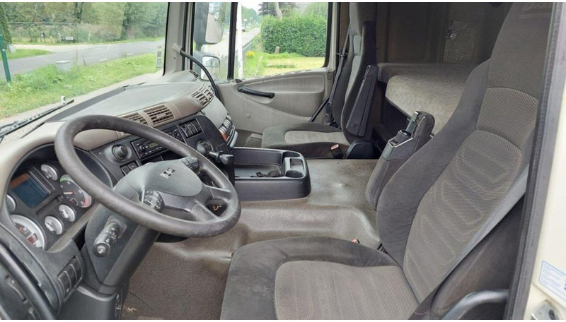 Interior photo 1: יחידת טרקטור DAF CF 85.410