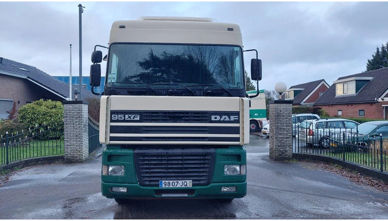 DAF XF 95.430 4x2 EURO 2 Manual Gearbox - יחידת טרקטור: תמונה 5 DAF XF 95.430 4x2 EURO 2 Manual Gearbox - יחידת טרקטור: תמונה 5