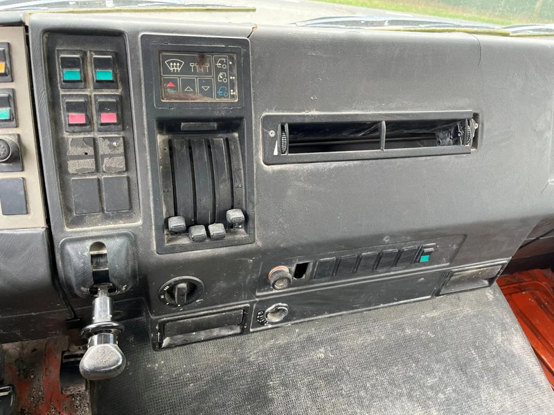 משאית מערבלת בטון MAN 35.302 8x4 FULL STEEL SPRING MANUAL ZF GEARBOX !!! 6 CILINDER !!!: תמונה 20