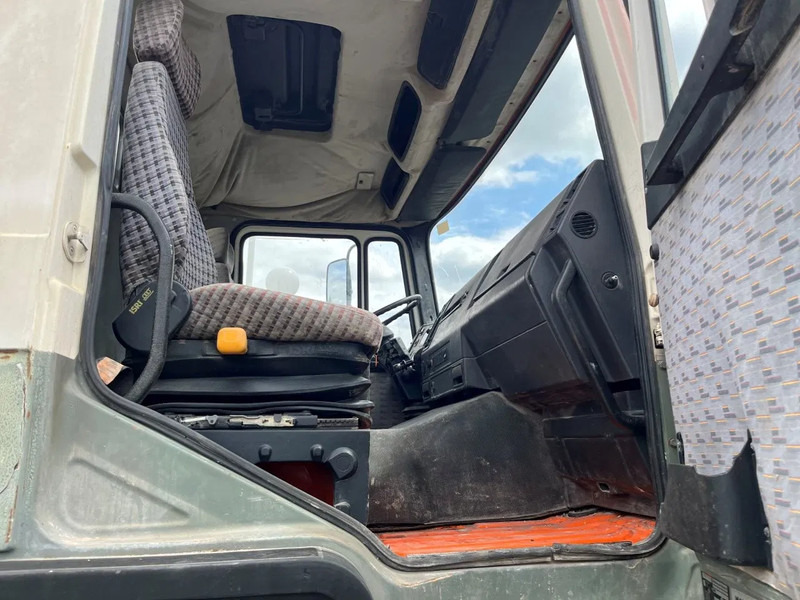 משאית מערבלת בטון MAN 35.302 8x4 FULL STEEL SPRING MANUAL ZF GEARBOX !!! 6 CILINDER !!!: תמונה 7