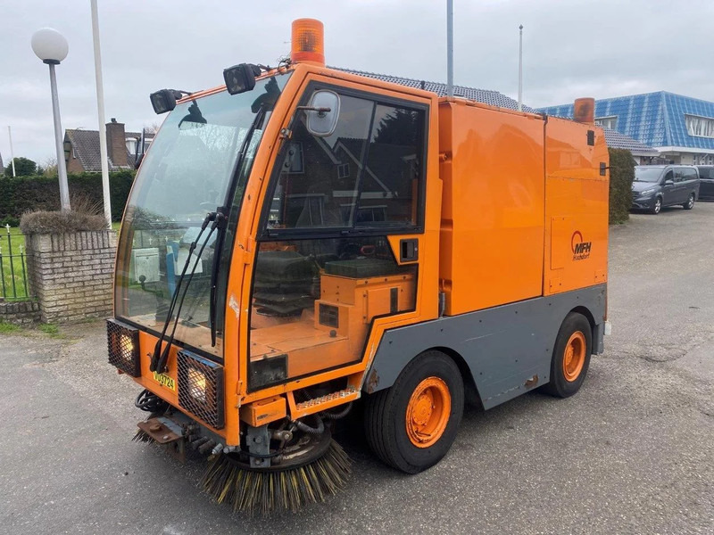 Nilfisk MFH2200 SWEEPER MFH 2200 CLEANER - מטאטא תעשייתי: תמונה 1 Nilfisk MFH2200 SWEEPER MFH 2200 CLEANER - מטאטא תעשייתי: תמונה 1