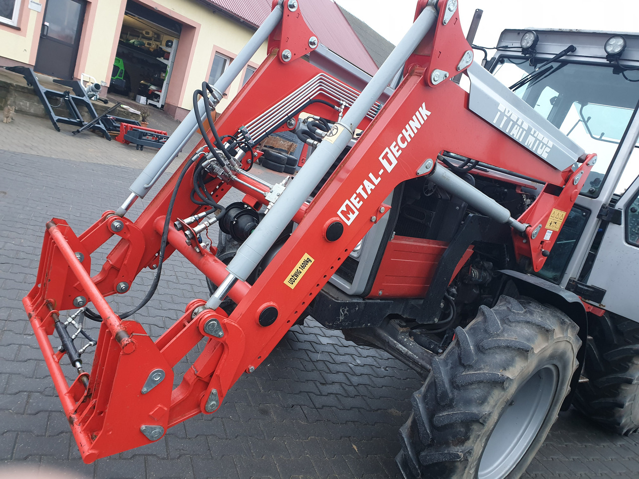 Metal-Technik Ładowacz czołowy do ZETOR 90, 100, 110. - מכונה חקלאית: תמונה 1 Metal-Technik Ładowacz czołowy do ZETOR 90, 100, 110. - מכונה חקלאית: תמונה 1