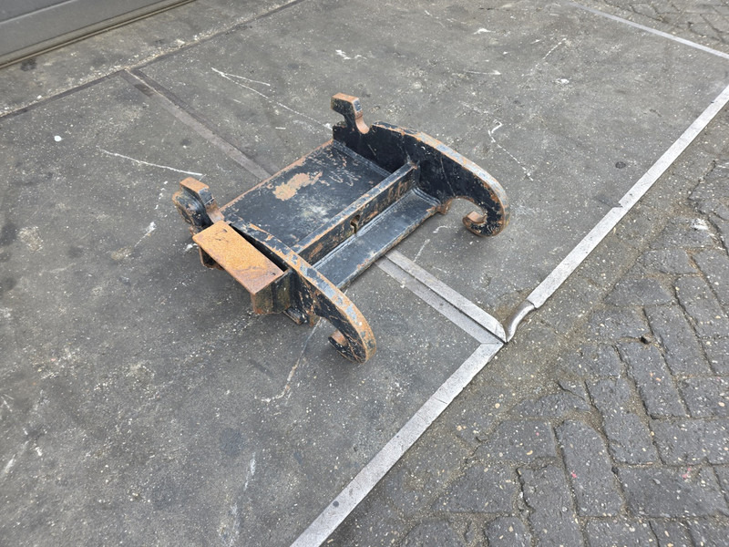 Kopplaat cw30 cw 40 adaptorplate cw30 cw40 - מצמד מהיר עבור מכונת בנייה: תמונה 2 Kopplaat cw30 cw 40 adaptorplate cw30 cw40 - מצמד מהיר עבור מכונת בנייה: תמונה 2