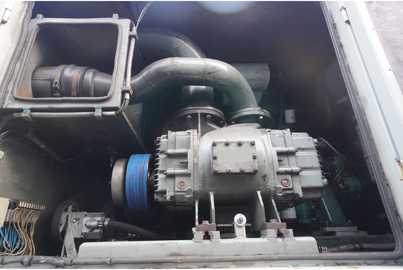 Burg 3 AXLE VACUUM TANK TRAILER SUCK AND PRESS - סמיטריילר מכל: תמונה 4 Burg 3 AXLE VACUUM TANK TRAILER SUCK AND PRESS - סמיטריילר מכל: תמונה 4