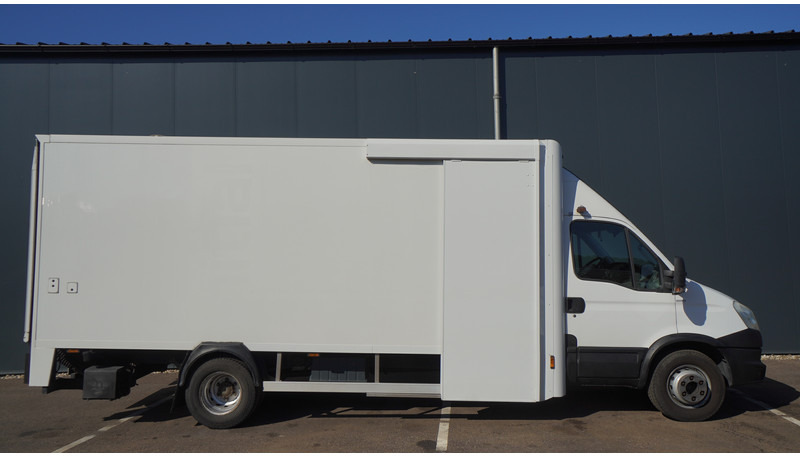Iveco DAILY 70C17 CLOSED BOX 185.500KM - משאית תיבה: תמונה 2 Iveco DAILY 70C17 CLOSED BOX 185.500KM - משאית תיבה: תמונה 2