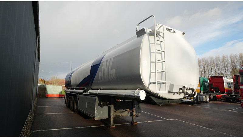 LAG 3 AXLE ADR FUEL TANK TRAILER 45.000ltr - סמיטריילר מכל: תמונה 3 LAG 3 AXLE ADR FUEL TANK TRAILER 45.000ltr - סמיטריילר מכל: תמונה 3