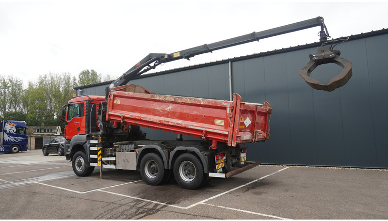MAN TGS 28.400 6X6 2 SIDE TIPPER WITH HMF 1643 CRANE 376.400KM - משאית מנוף: תמונה 4 MAN TGS 28.400 6X6 2 SIDE TIPPER WITH HMF 1643 CRANE 376.400KM - משאית מנוף: תמונה 4
