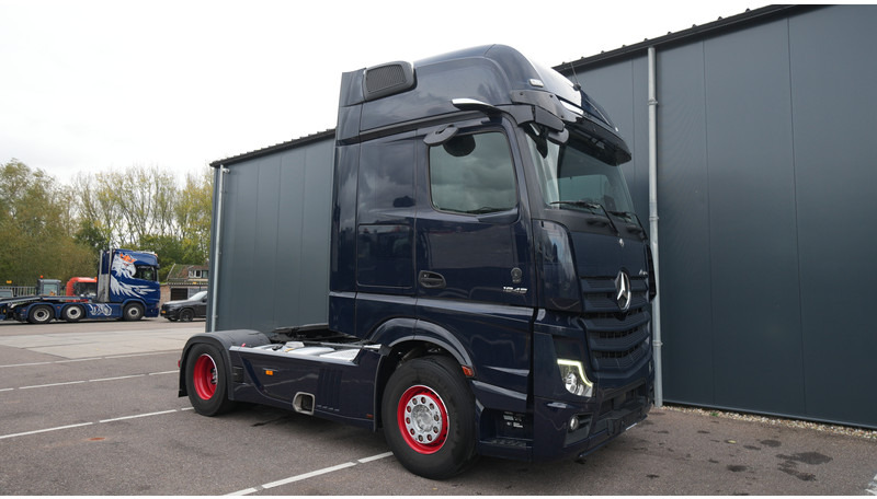 Mercedes-Benz ACTROS 1945 GIGASPACE 728.200KM - יחידת טרקטור: תמונה 4 Mercedes-Benz ACTROS 1945 GIGASPACE 728.200KM - יחידת טרקטור: תמונה 4