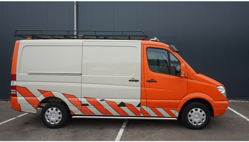 Mercedes-Benz Sprinter 309 CLOSED BOX - כלי רכב מסחרי עם תיבה: תמונה 2 Mercedes-Benz Sprinter 309 CLOSED BOX - כלי רכב מסחרי עם תיבה: תמונה 2