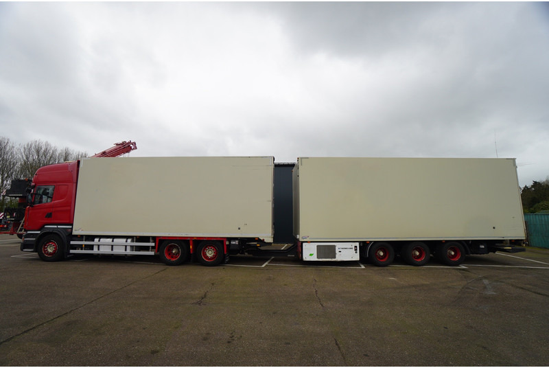 Scania R 580 V8 6X2 FRIGO RETARDER IN COMBI WITH BURG TRAILER - משאית קירור: תמונה 1 Scania R 580 V8 6X2 FRIGO RETARDER IN COMBI WITH BURG TRAILER - משאית קירור: תמונה 1