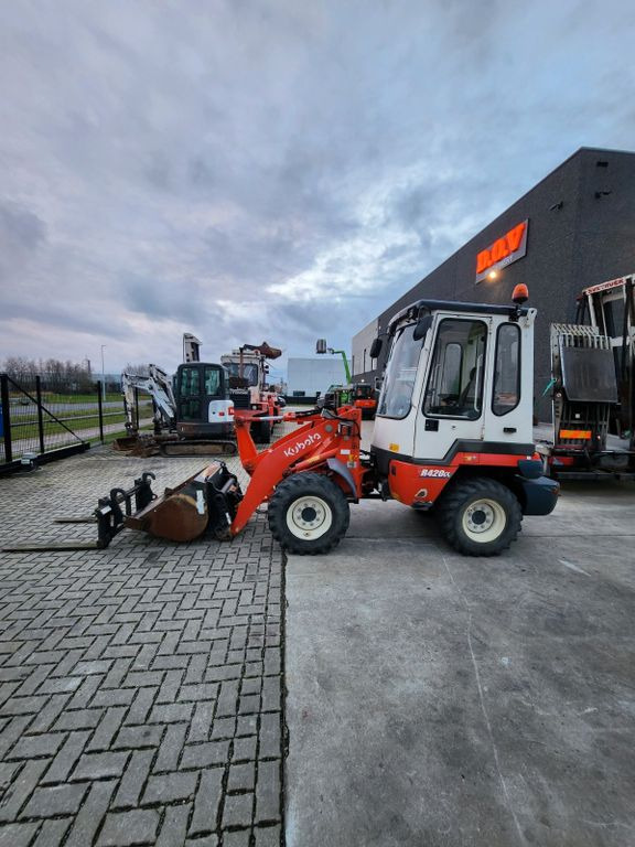 Kubota R420 - מעמיס גלגלים: תמונה 2 Kubota R420 - מעמיס גלגלים: תמונה 2