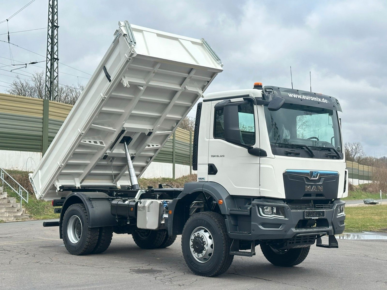 מזהיר MAN TGM 18.320  4X4  Euro 6e Euromix 3-Seiten-Kipper: תמונה 16