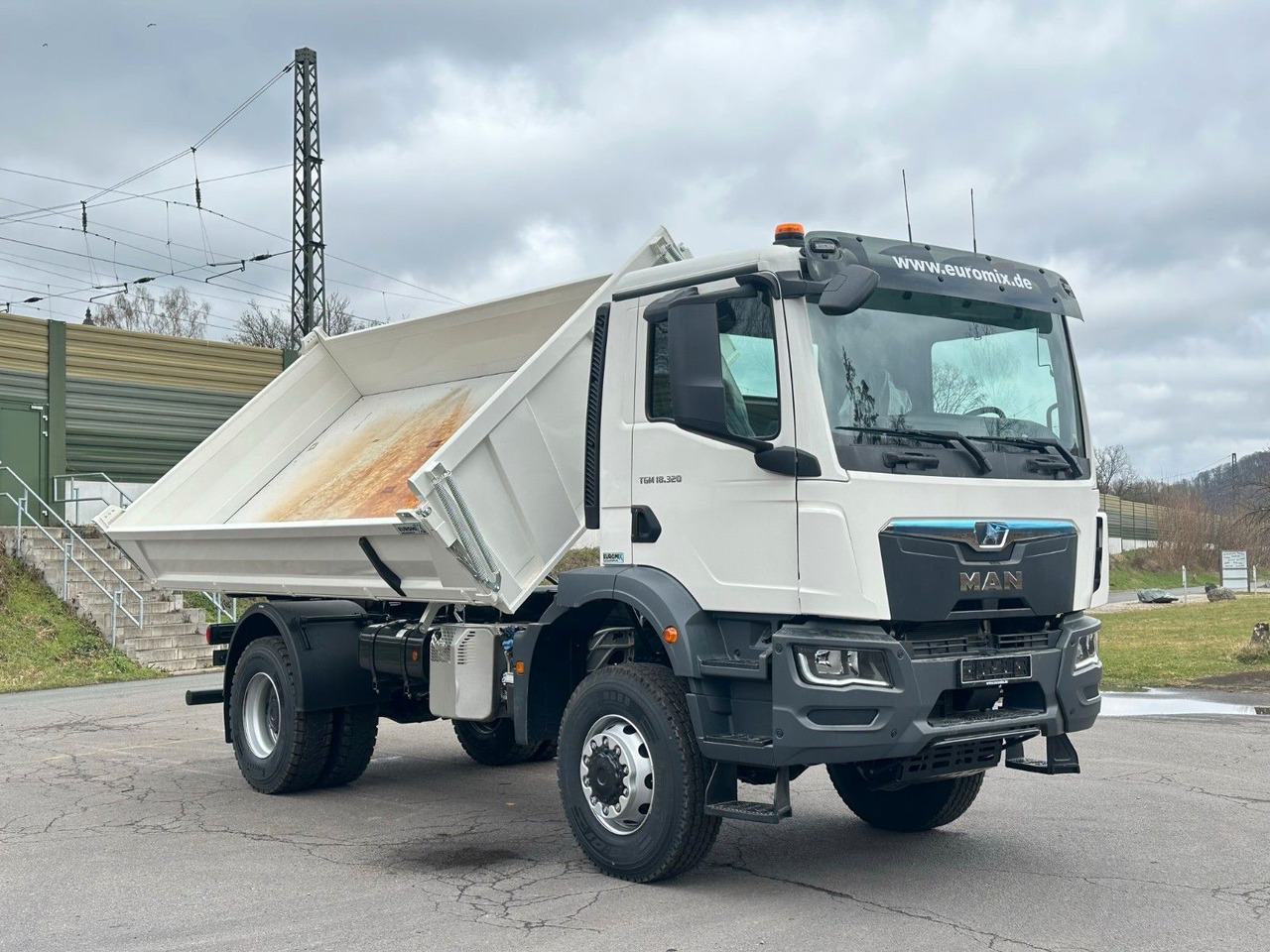 מזהיר MAN TGM 18.320  4X4  Euro 6e Euromix 3-Seiten-Kipper: תמונה 17