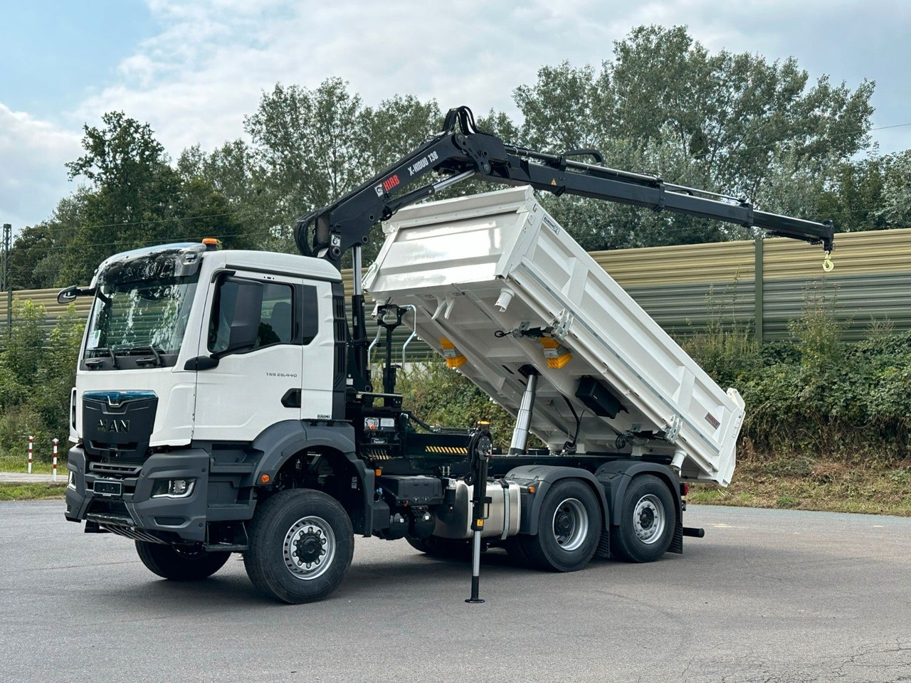 MAN TGS 28.440 6x4-4/3-Seiten- Kipper / Hiab 138-3 - מזהיר, משאית מנוף: תמונה 1 MAN TGS 28.440 6x4-4/3-Seiten- Kipper / Hiab 138-3 - מזהיר, משאית מנוף: תמונה 1