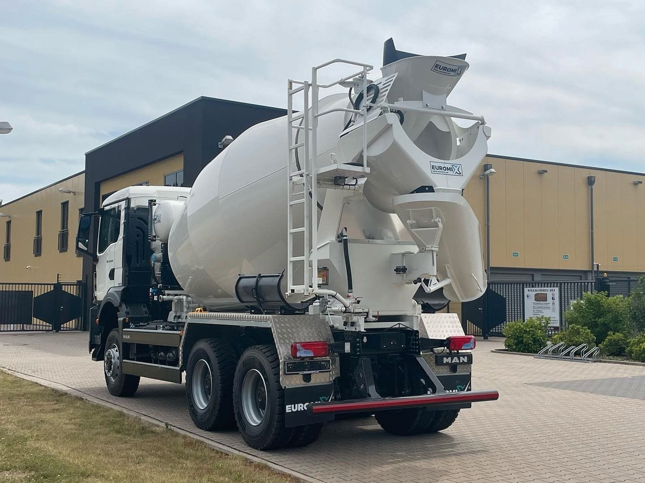 MAN TGS 33.440 6X4 / 6X6 /Euro6e EuromiX EM 8 - משאית מערבלת בטון: תמונה 4 MAN TGS 33.440 6X4 / 6X6 /Euro6e EuromiX EM 8 - משאית מערבלת בטון: תמונה 4