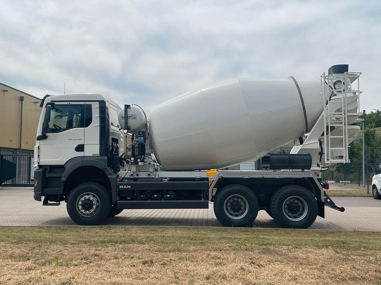 MAN TGS 33.440 6X4 / 6X6 /Euro6e EuromiX EM 8 - משאית מערבלת בטון: תמונה 3 MAN TGS 33.440 6X4 / 6X6 /Euro6e EuromiX EM 8 - משאית מערבלת בטון: תמונה 3