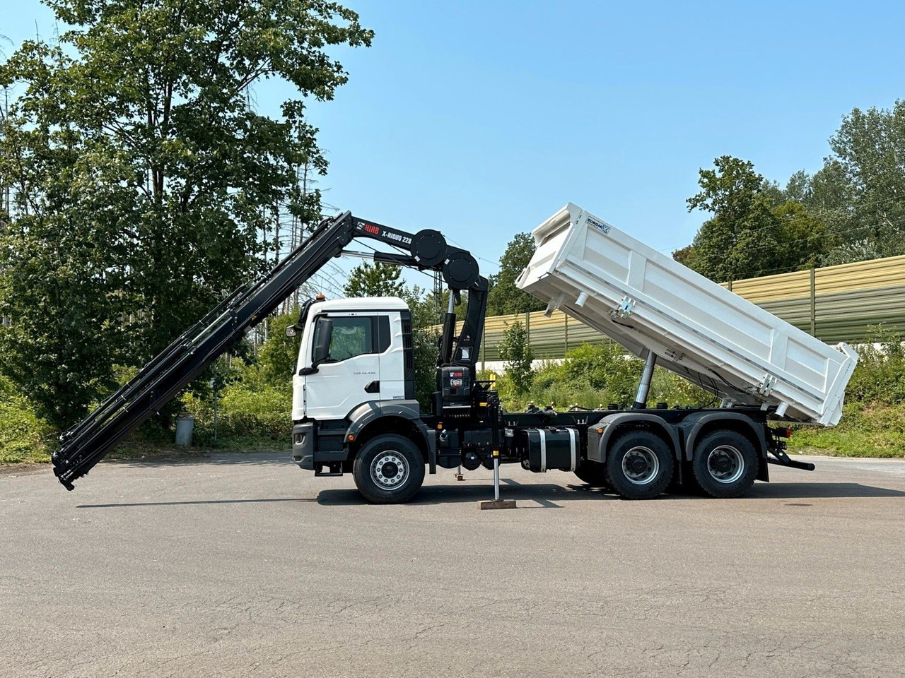 MAN TGS 33.440 6x4 /3-Seiten- Kipper / HIAB 228-6 - מזהיר, משאית מנוף: תמונה 2 MAN TGS 33.440 6x4 /3-Seiten- Kipper / HIAB 228-6 - מזהיר, משאית מנוף: תמונה 2