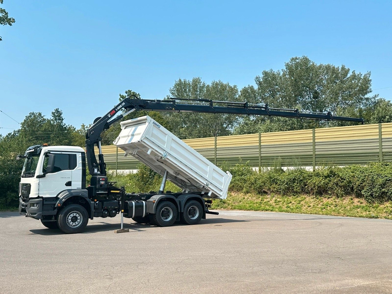 MAN TGS 33.440 6x4 /3-Seiten- Kipper / HIAB 228-6 - מזהיר, משאית מנוף: תמונה 4 MAN TGS 33.440 6x4 /3-Seiten- Kipper / HIAB 228-6 - מזהיר, משאית מנוף: תמונה 4