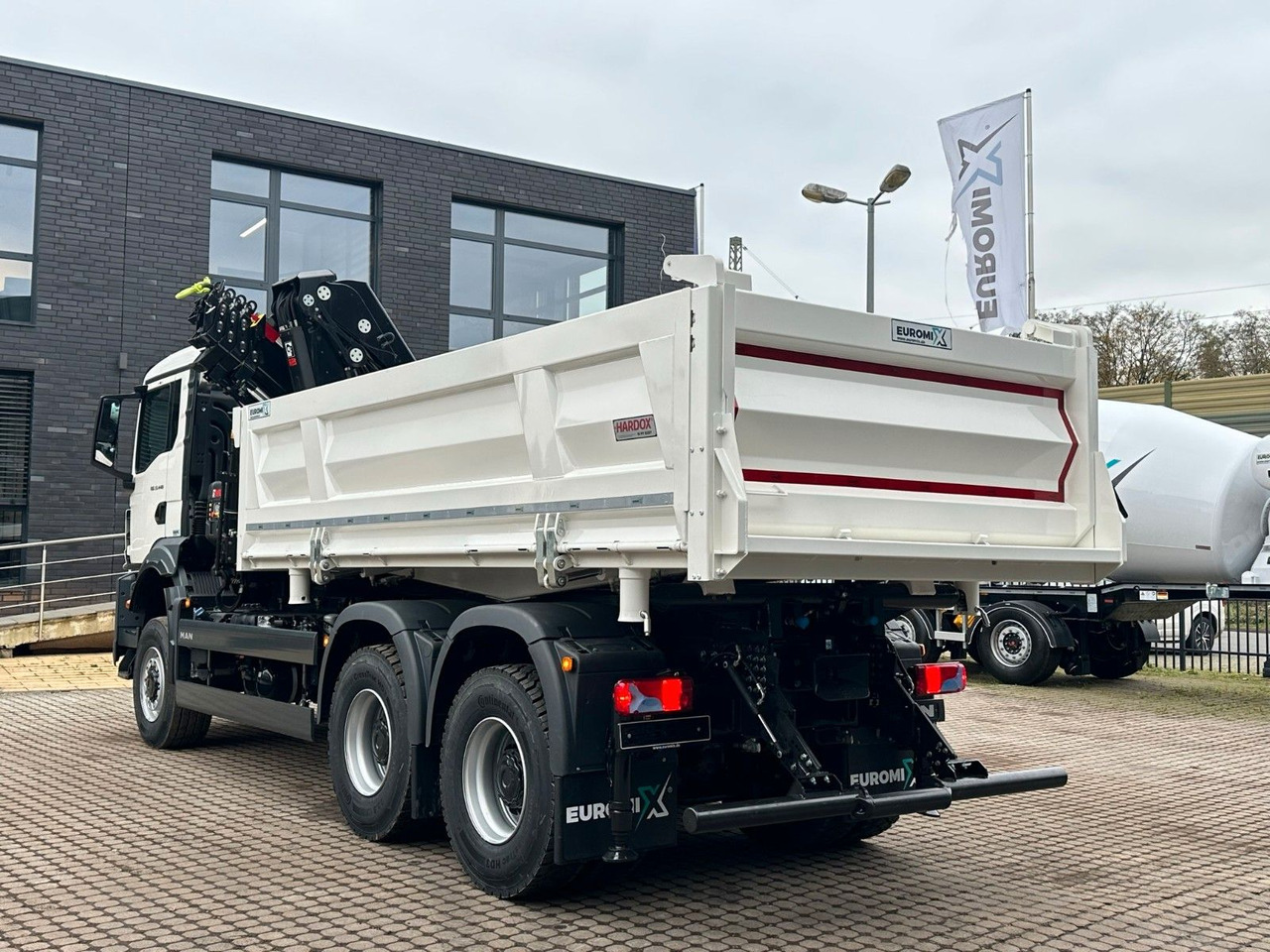 MAN TGS 33.440 6x6 /3-Seiten- Kipper / Kran HIAB 302 - מזהיר, משאית מנוף: תמונה 3 MAN TGS 33.440 6x6 /3-Seiten- Kipper / Kran HIAB 302 - מזהיר, משאית מנוף: תמונה 3