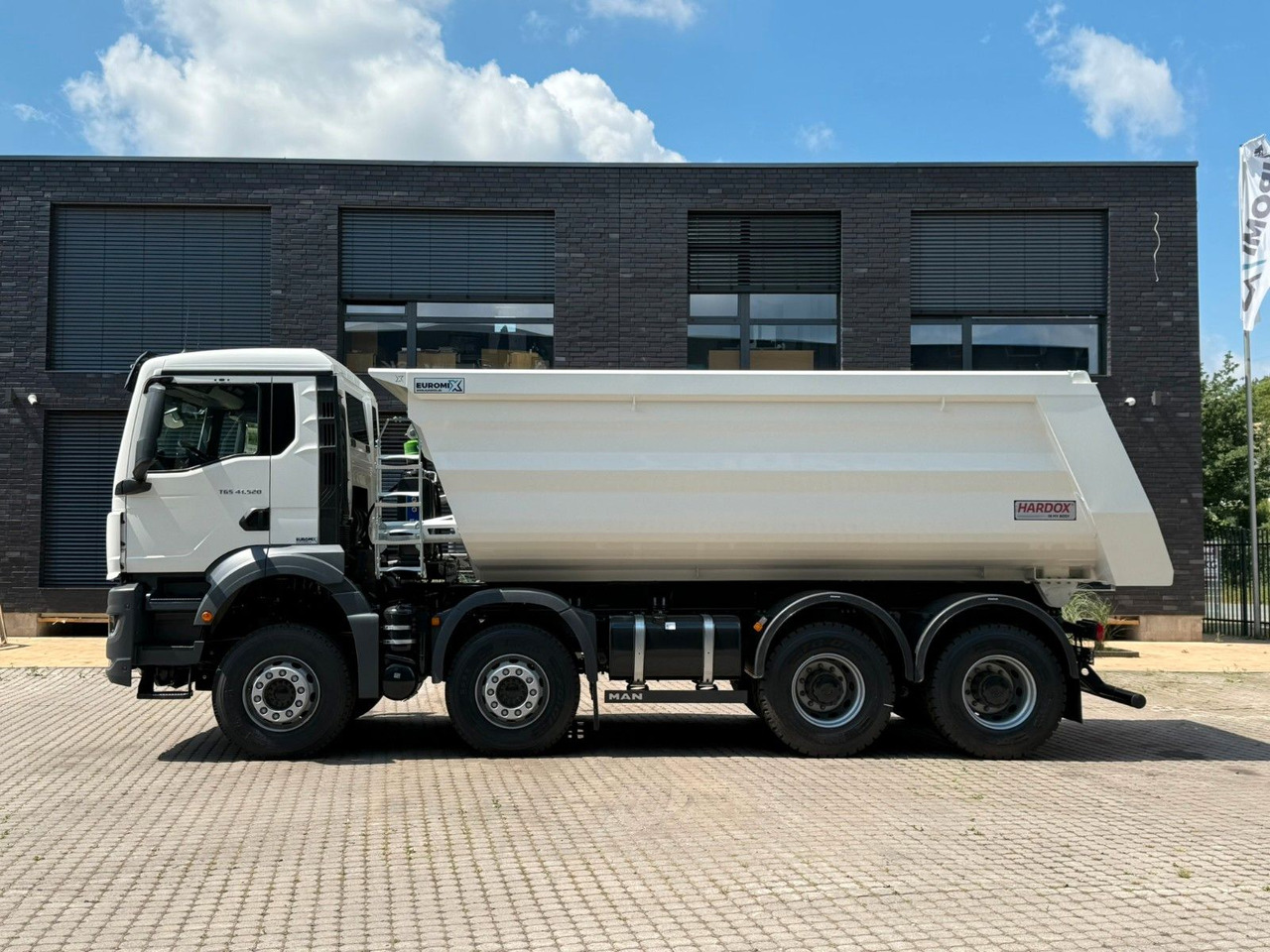 MAN TGS 41.520 BB 8X4 Euromix MuldenKipper Retarder - מזהיר: תמונה 5 MAN TGS 41.520 BB 8X4 Euromix MuldenKipper Retarder - מזהיר: תמונה 5