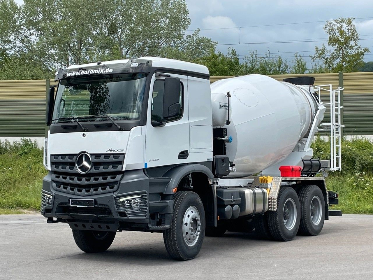 Mercedes-Benz 3348 6X4 Arcos 5 EuromixMTP EM 9 R - משאית מערבלת בטון: תמונה 2 Mercedes-Benz 3348 6X4 Arcos 5 EuromixMTP EM 9 R - משאית מערבלת בטון: תמונה 2