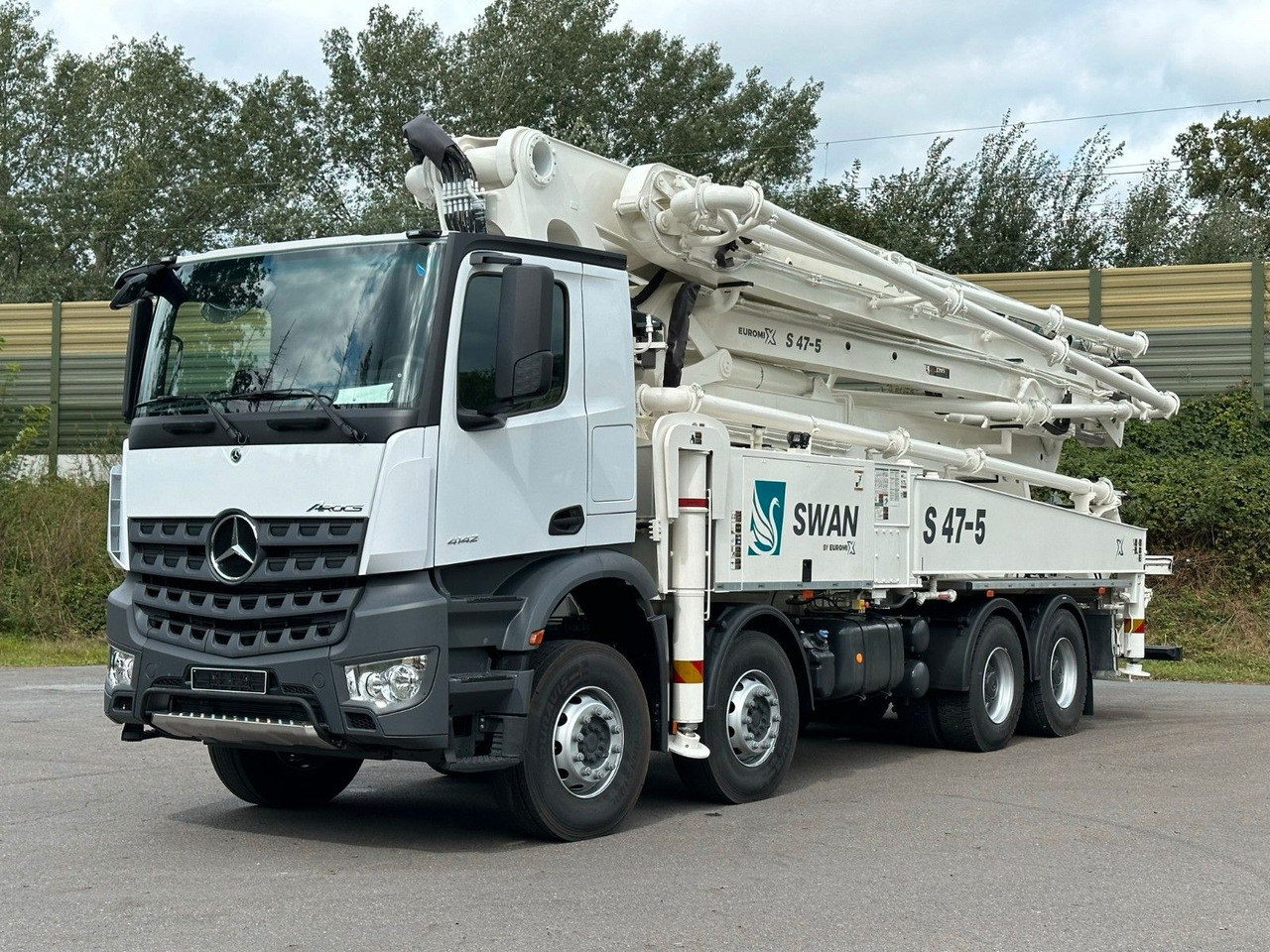 Mercedes-Benz Arocs 5 4142 8x4 SWAN TSP 47-5 160RZ ( 47m ) - משאית מערבלת בטון: תמונה 2 Mercedes-Benz Arocs 5 4142 8x4 SWAN TSP 47-5 160RZ ( 47m ) - משאית מערבלת בטון: תמונה 2