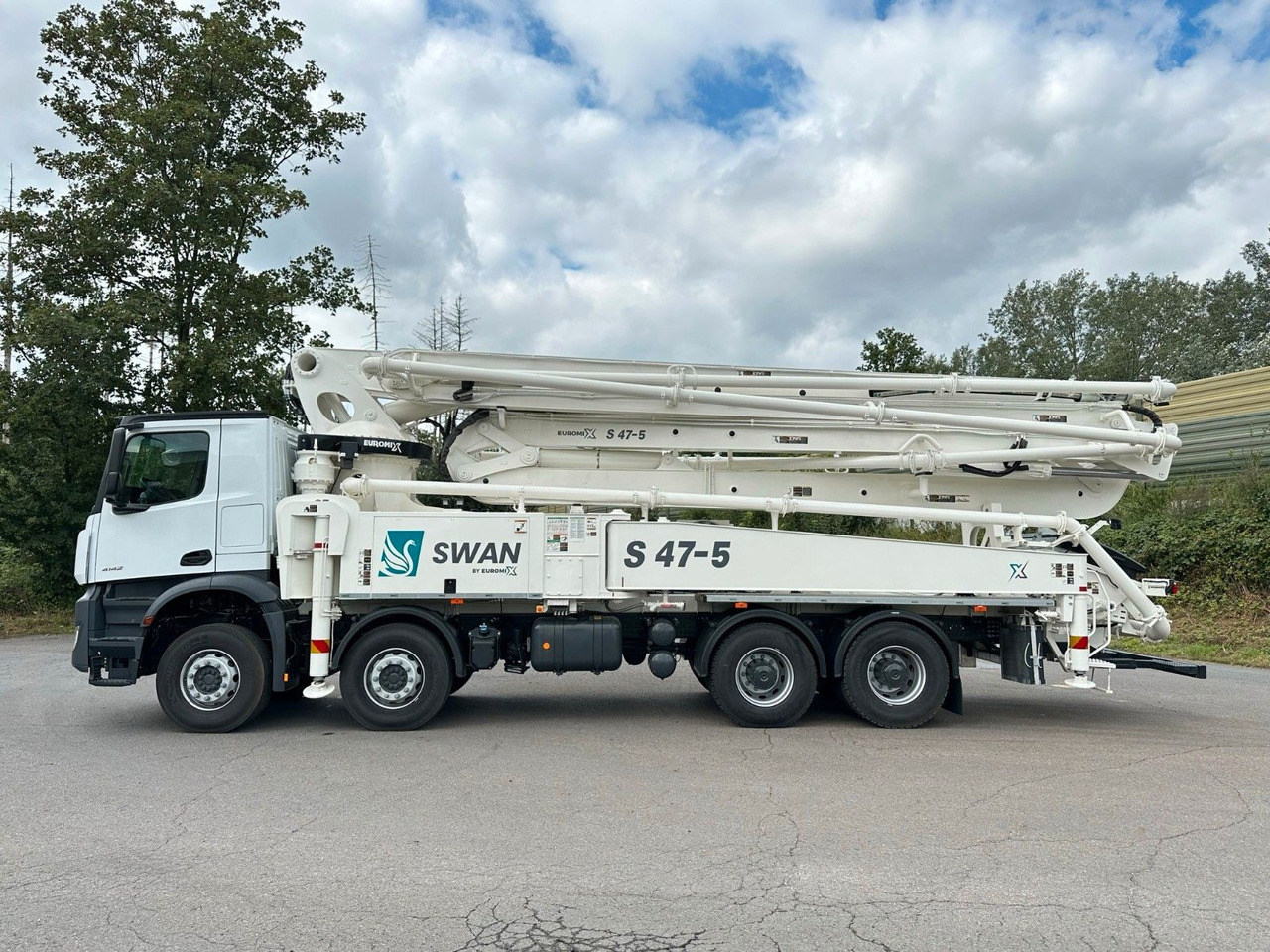 Mercedes-Benz Arocs 5 4142 8x4 SWAN TSP 47-5 160RZ ( 47m ) - משאית משאבת בטון: תמונה 4 Mercedes-Benz Arocs 5 4142 8x4 SWAN TSP 47-5 160RZ ( 47m ) - משאית משאבת בטון: תמונה 4