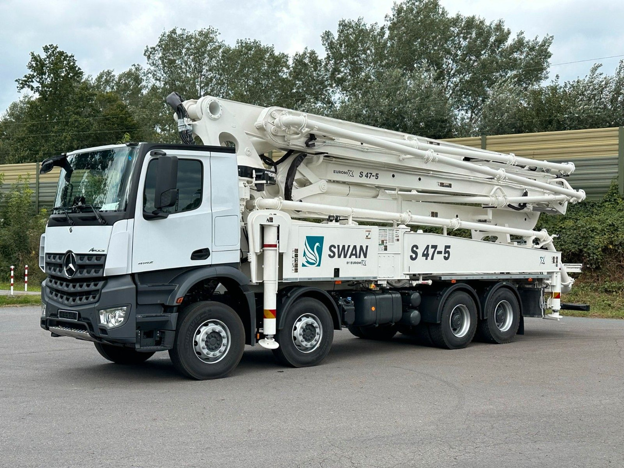 Mercedes-Benz Arocs 5 4142 8x4 SWAN TSP 47-5 160RZ ( 47m ) - משאית משאבת בטון: תמונה 1 Mercedes-Benz Arocs 5 4142 8x4 SWAN TSP 47-5 160RZ ( 47m ) - משאית משאבת בטון: תמונה 1