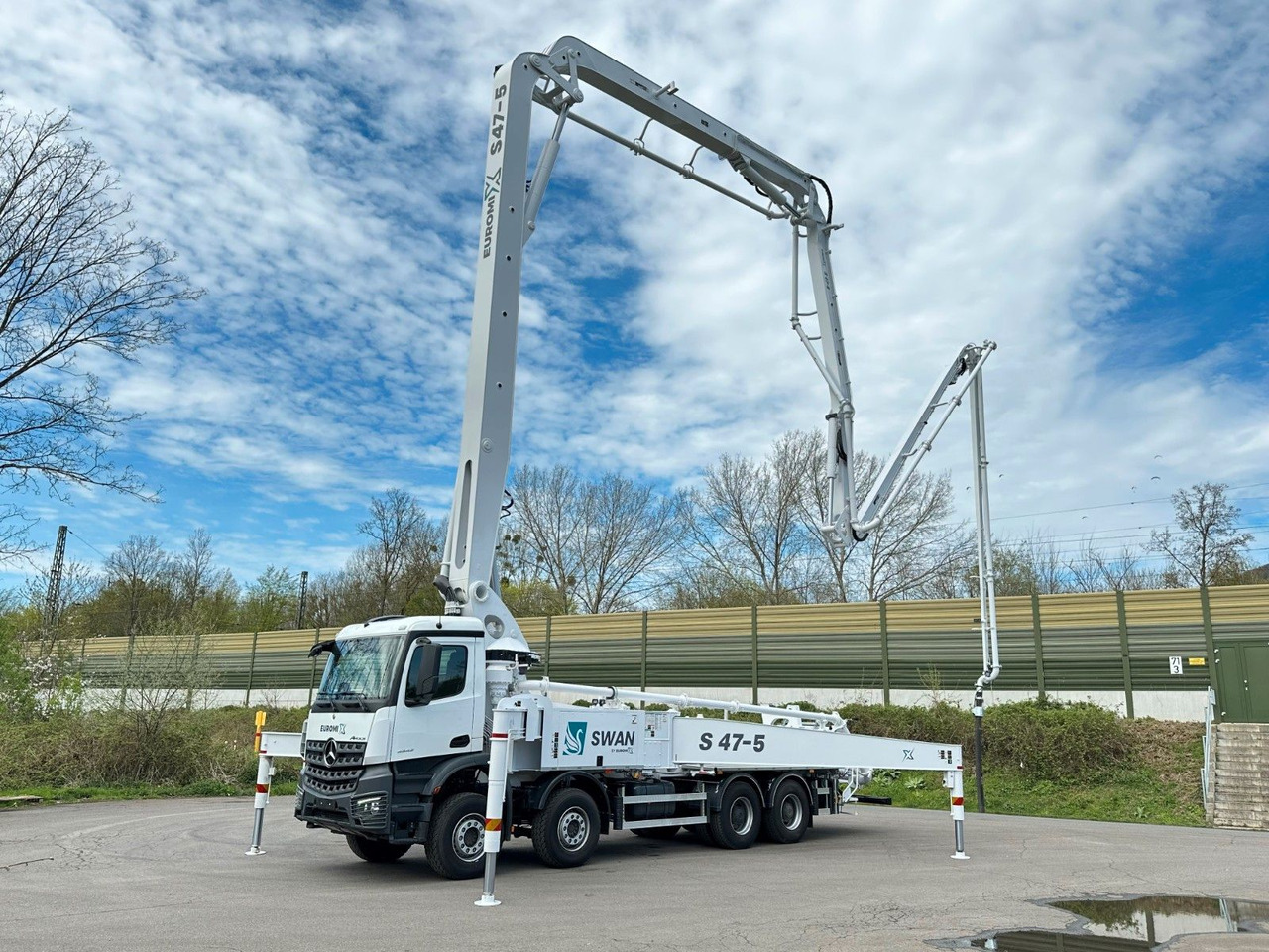 Mercedes-Benz Arocs 5 4542 8x4 SWAN TSP 47-5 160RZ ( 47m ) - משאית מערבלת בטון: תמונה 1 Mercedes-Benz Arocs 5 4542 8x4 SWAN TSP 47-5 160RZ ( 47m ) - משאית מערבלת בטון: תמונה 1