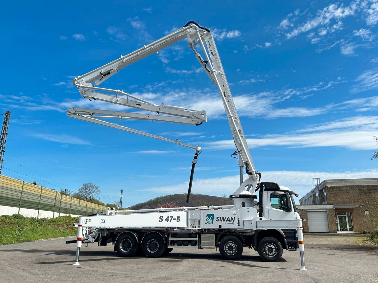 Mercedes-Benz Arocs 5 4542 8x4 SWAN TSP 47-5 160RZ ( 47m ) - משאית משאבת בטון: תמונה 2 Mercedes-Benz Arocs 5 4542 8x4 SWAN TSP 47-5 160RZ ( 47m ) - משאית משאבת בטון: תמונה 2
