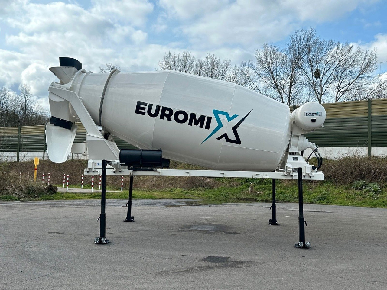 Mercedes-Benz EuromixMTP Fahrmischer Aufbauten Mercedes-Benz EuromixMTP Fahrmischer Aufbauten - משאית מערבלת בטון: תמונה 1 Mercedes-Benz EuromixMTP Fahrmischer Aufbauten Mercedes-Benz EuromixMTP Fahrmischer Aufbauten - משאית מערבלת בטון: תמונה 1
