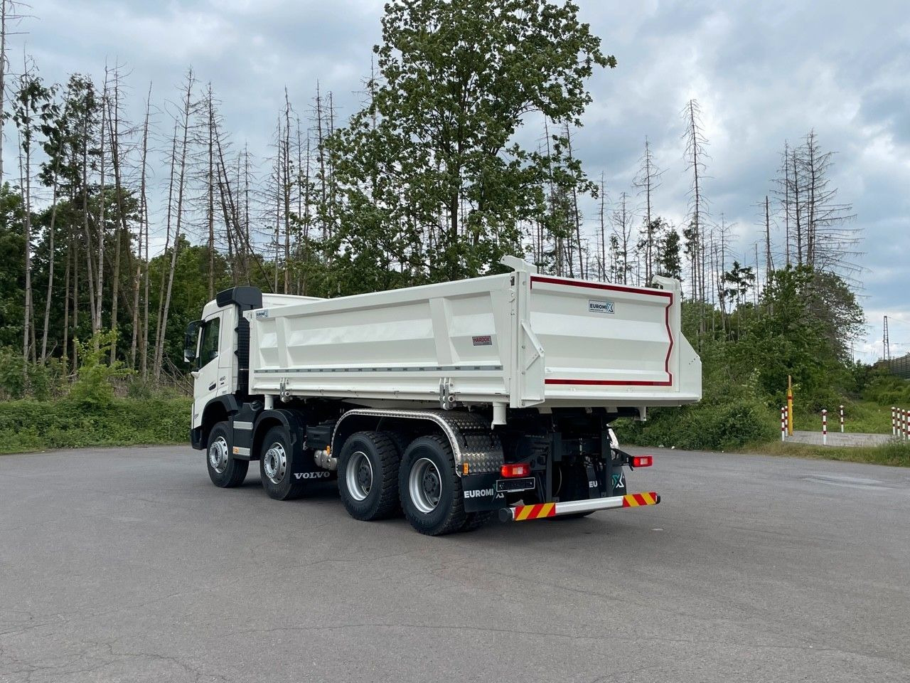 Volvo FMX 460 8x4 / WECHSELSYSTEM KIPPER+MISCHER Volvo FMX 460 8x4 / WECHSELSYSTEM KIPPER+MISCHER - משאית מערבלת בטון: תמונה 4 Volvo FMX 460 8x4 / WECHSELSYSTEM KIPPER+MISCHER Volvo FMX 460 8x4 / WECHSELSYSTEM KIPPER+MISCHER - משאית מערבלת בטון: תמונה 4