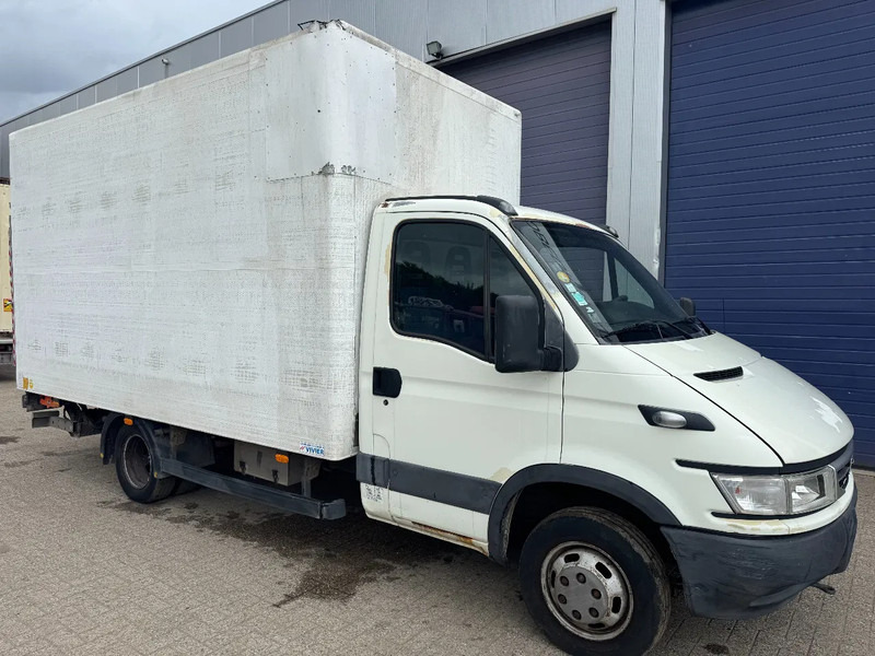 Iveco Daily **35C12-BOX+LIFT** - כלי רכב מסחרי עם תיבה: תמונה 3 Iveco Daily **35C12-BOX+LIFT** - כלי רכב מסחרי עם תיבה: תמונה 3