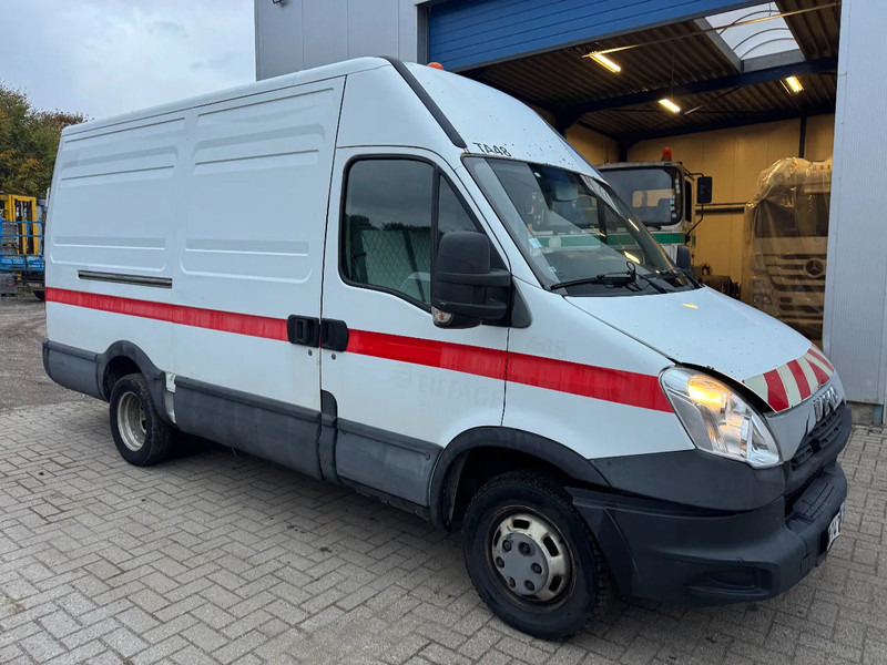 Iveco Daily **35C15-EURO 5-MOTOR 3.0** - כלי רכב מסחרי עם לוח: תמונה 1 Iveco Daily **35C15-EURO 5-MOTOR 3.0** - כלי רכב מסחרי עם לוח: תמונה 1