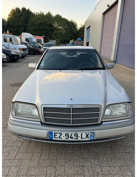 Mercedes-Benz C-Klasse **C180-PETROL-AC** - סדאן: תמונה 2 Mercedes-Benz C-Klasse **C180-PETROL-AC** - סדאן: תמונה 2