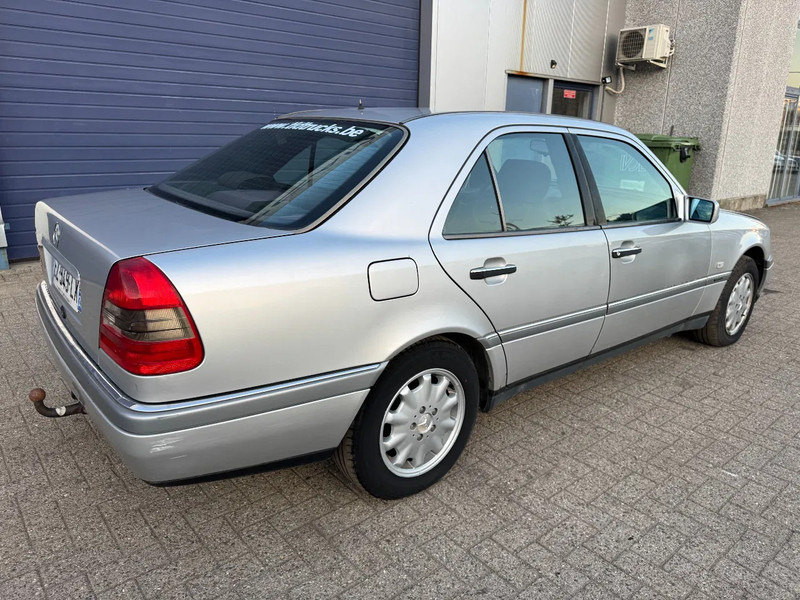 Mercedes-Benz C-Klasse **C180-PETROL-AC** - סדאן: תמונה 4 Mercedes-Benz C-Klasse **C180-PETROL-AC** - סדאן: תמונה 4