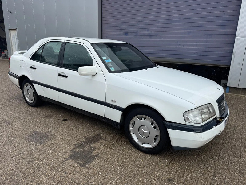 Mercedes-Benz C-Klasse **C250DIESEL** - סדאן: תמונה 3 Mercedes-Benz C-Klasse **C250DIESEL** - סדאן: תמונה 3