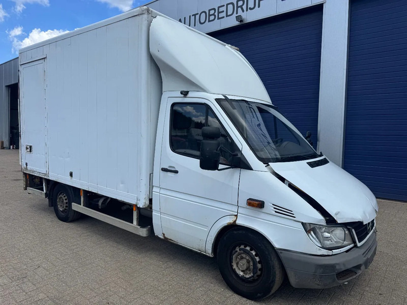 Mercedes-Benz Sprinter 313 **BOX+LIFT** - כלי רכב מסחרי עם תיבה: תמונה 3 Mercedes-Benz Sprinter 313 **BOX+LIFT** - כלי רכב מסחרי עם תיבה: תמונה 3