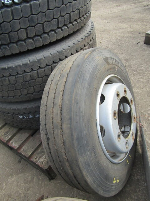215/75/17.5 J RATED TRAILER WHEELS AND TYRE (2) 2018 HANKOOK 135/133J 8-10MM TREAD PAIR - צמיג עבור משאית: תמונה 2 215/75/17.5 J RATED TRAILER WHEELS AND TYRE (2) 2018 HANKOOK 135/133J 8-10MM TREAD PAIR - צמיג עבור משאית: תמונה 2