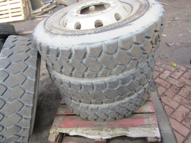 295/80/22.5 ‘ALCOA’ (6) BUDGET TRACK GRIT TYRES ONLY 4 TYRES GOOD - צמיג עבור משאית: תמונה 4 295/80/22.5 ‘ALCOA’ (6) BUDGET TRACK GRIT TYRES ONLY 4 TYRES GOOD - צמיג עבור משאית: תמונה 4