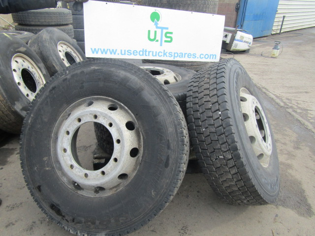 315/80/22.5 ALCOA (4) WITH PIRRELLI DRIVE PATTERN TYRES - צמיג עבור משאית: תמונה 2 315/80/22.5 ALCOA (4) WITH PIRRELLI DRIVE PATTERN TYRES - צמיג עבור משאית: תמונה 2