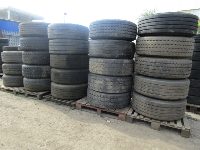 385 SUPER SINGLE TRAILER WHEEL AND TYRE IDEAL FOR EXPORT OR OFF ROAD USE 40 AVAILABLE - צמיג עבור משאית: תמונה 1 385 SUPER SINGLE TRAILER WHEEL AND TYRE IDEAL FOR EXPORT OR OFF ROAD USE 40 AVAILABLE - צמיג עבור משאית: תמונה 1