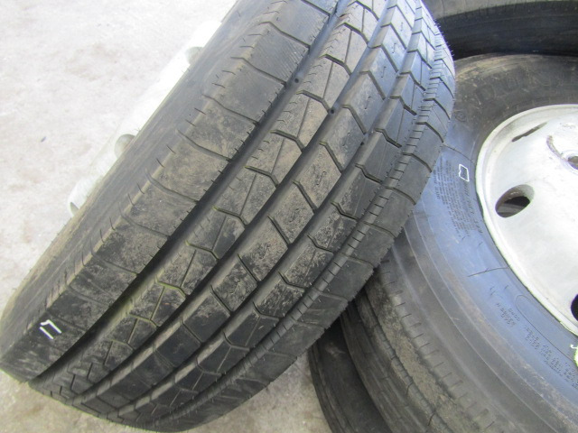 ALCOA ALLOYS (6) 19.5 8 STUD WITH 285/70/19.5 TYRES 4X REAR HANKOOK, 2X FRONT DUNLOP 2017 30mm HOLES ONLY COVERED 5000KM - צמיג עבור משאית: תמונה 3 ALCOA ALLOYS (6) 19.5 8 STUD WITH 285/70/19.5 TYRES 4X REAR HANKOOK, 2X FRONT DUNLOP 2017 30mm HOLES ONLY COVERED 5000KM - צמיג עבור משאית: תמונה 3