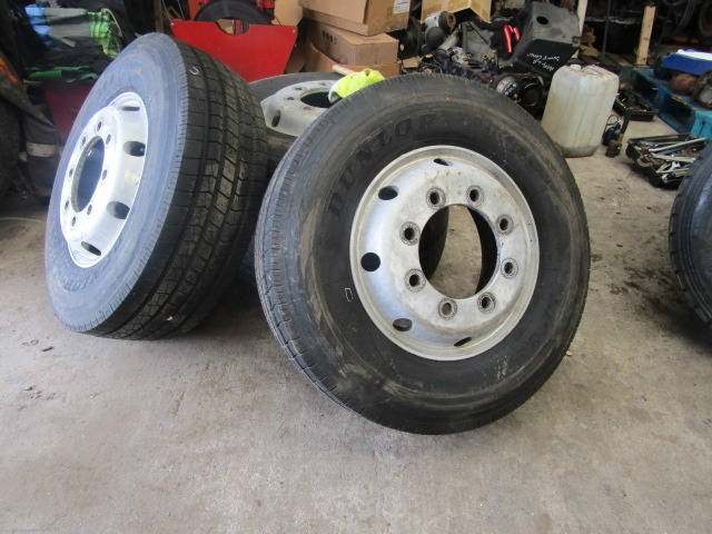 ALCOA ALLOYS (6) 19.5 8 STUD WITH 285/70/19.5 TYRES 4X REAR HANKOOK, 2X FRONT DUNLOP 2017 30mm HOLES ONLY COVERED 5000KM - צמיג עבור משאית: תמונה 1 ALCOA ALLOYS (6) 19.5 8 STUD WITH 285/70/19.5 TYRES 4X REAR HANKOOK, 2X FRONT DUNLOP 2017 30mm HOLES ONLY COVERED 5000KM - צמיג עבור משאית: תמונה 1
