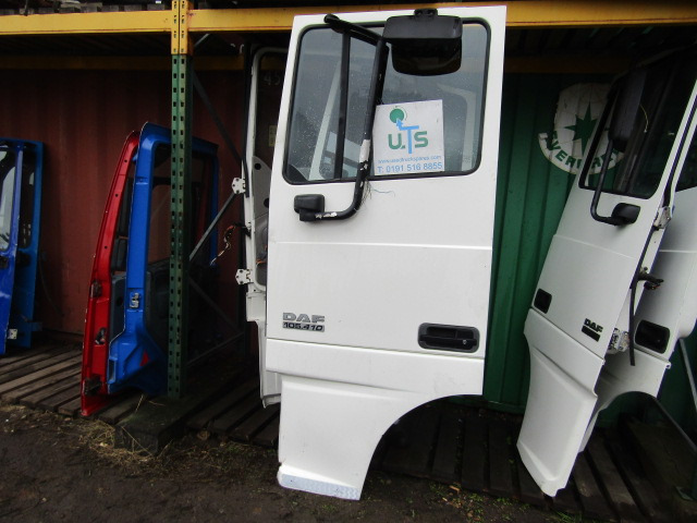 DAF XF 105 NEARSIDE (PASSENGER) COMPLETE DOOR - תא ופנים הרכב עבור משאית: תמונה 1 DAF XF 105 NEARSIDE (PASSENGER) COMPLETE DOOR - תא ופנים הרכב עבור משאית: תמונה 1
