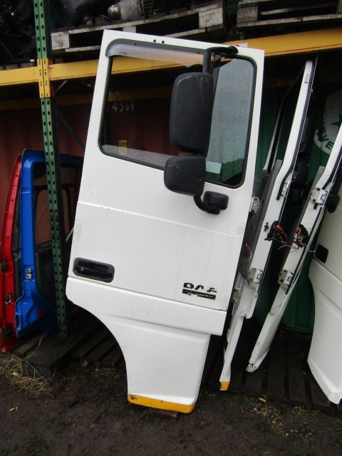 DAF XF 105 OFFSIDE (DRIVERS) COMPLETE DOOR - תא ופנים הרכב עבור משאית: תמונה 1 DAF XF 105 OFFSIDE (DRIVERS) COMPLETE DOOR - תא ופנים הרכב עבור משאית: תמונה 1